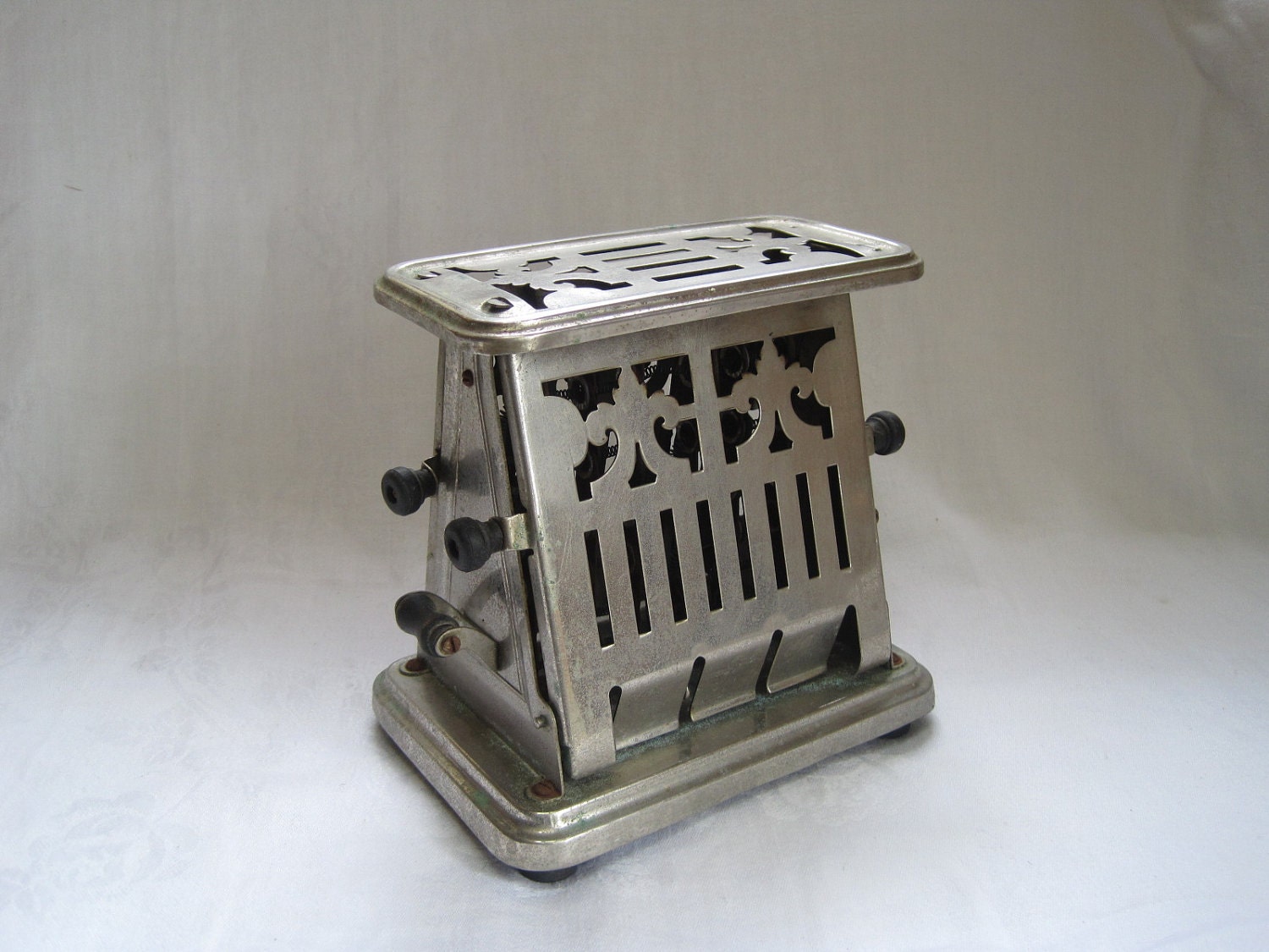 Universal vintage toaster Frary Landers and Clark. Called a