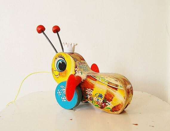 queen buzzy bee toy