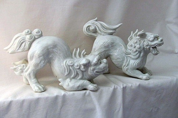 antique chinese porcelain dogs