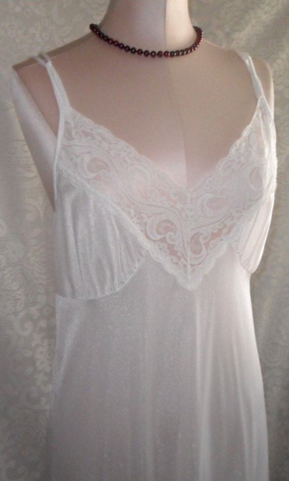 Vintage White Nightgown Negligee Bridal Size Medium Wedding
