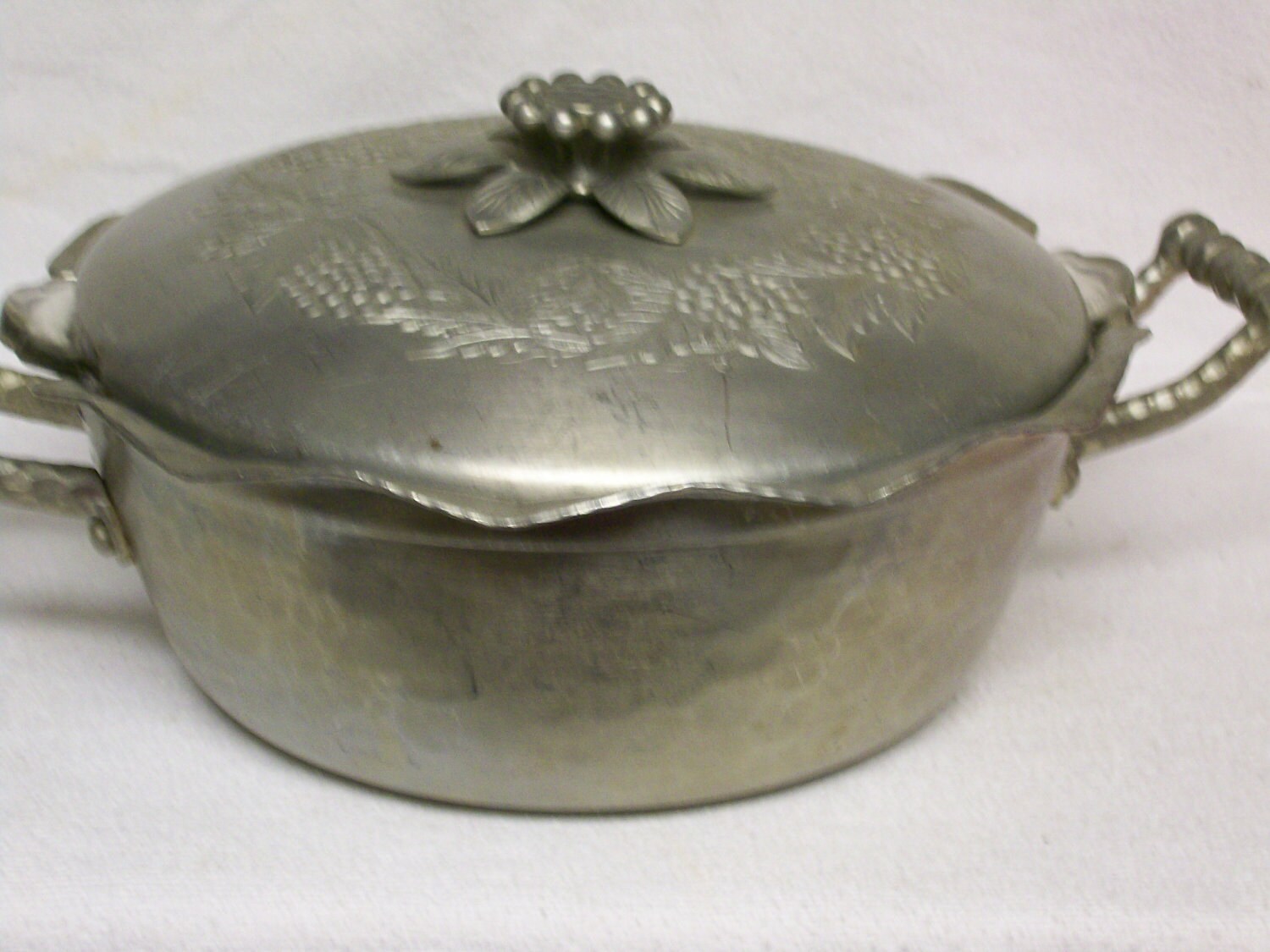 Hammered ALUMINUM CASSEROLE Dish 3pc by Everlast with Pyrex