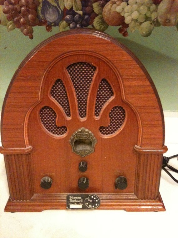 Norman Rockwell vintage replica radio/cassette player