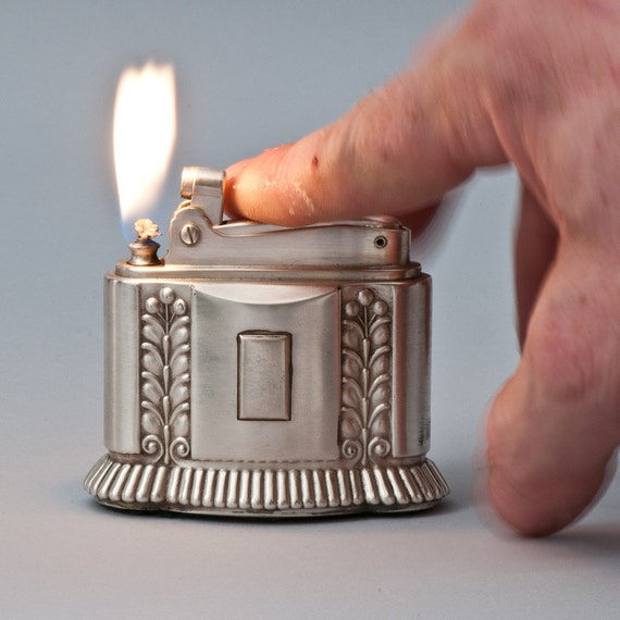 Classic Deco Silver Plated Ronson Diana Table Lighter