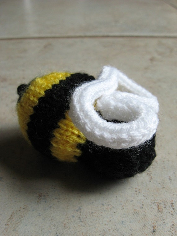 knitted bee plush