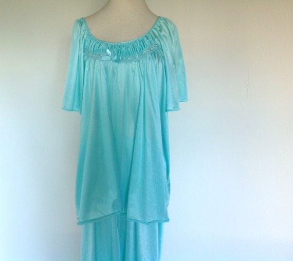 Plus Size Nylon Pajama Set by DreFindsVintage on Etsy