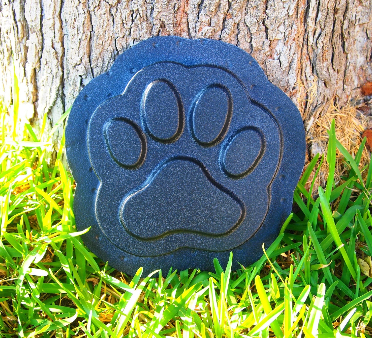 Paw Print Stepping Stone Mold Concrete Plaster by KAPCREATIONS