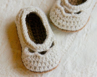 CROCHET PATTERN 109 - Crochet Baby Booties Pattern - PDF Instant Download - baby sizes - baby shoe pattern - slipper pattern - L