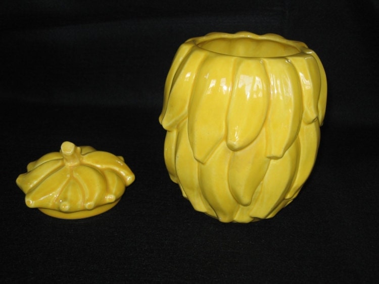Red Wing Yellow Bunch of Bananas Cookie Jar 1940s Vintage