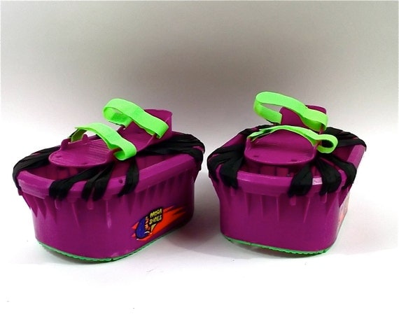 MOON SHOES 1989 Trampoline Boots // AMAZING Neon Fun // Toy MOON SHOES 1989 Trampoline Boots // AMAZING Neon Fun // Toy