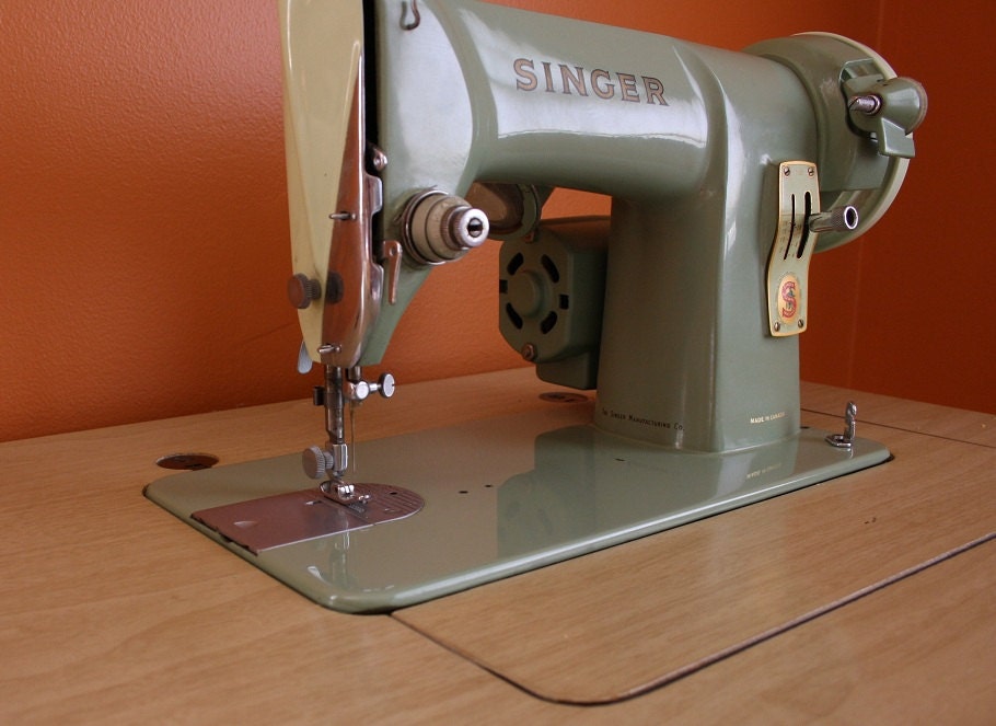 Vintage 1950's Singer Sewing Machine RFJ88 and Table