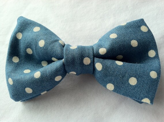 Items similar to Blue and Cream Polka Dotted Bow Tie on Etsy