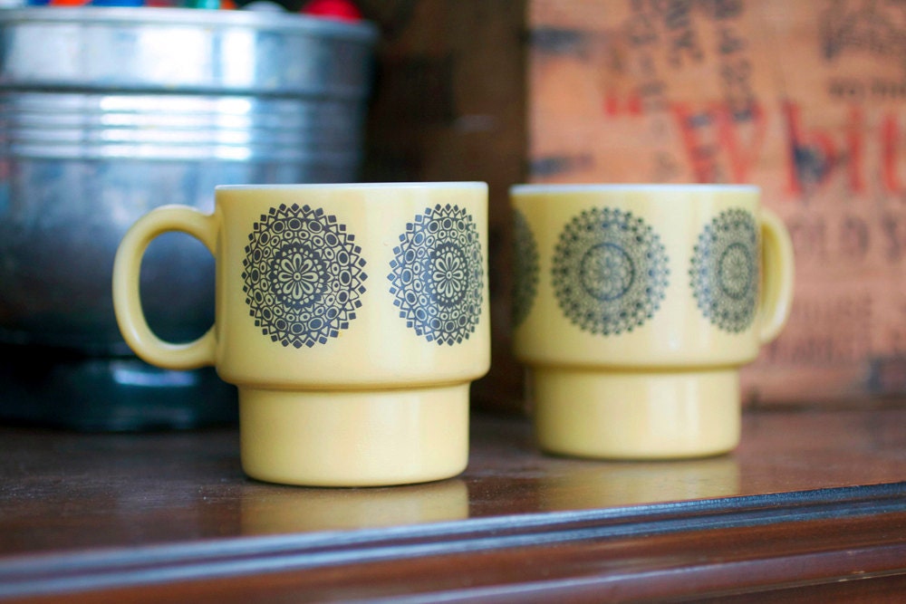 Set of 2 Yellow Mustard Glass Coffee Mugs Cups Stacking Fire
