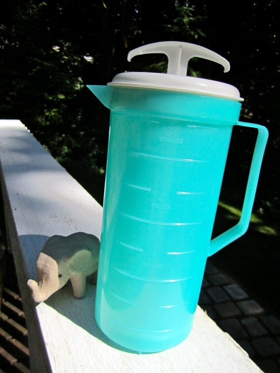 Turquoise Plastic 2 QT Pitcher plunger with tight fitting lid