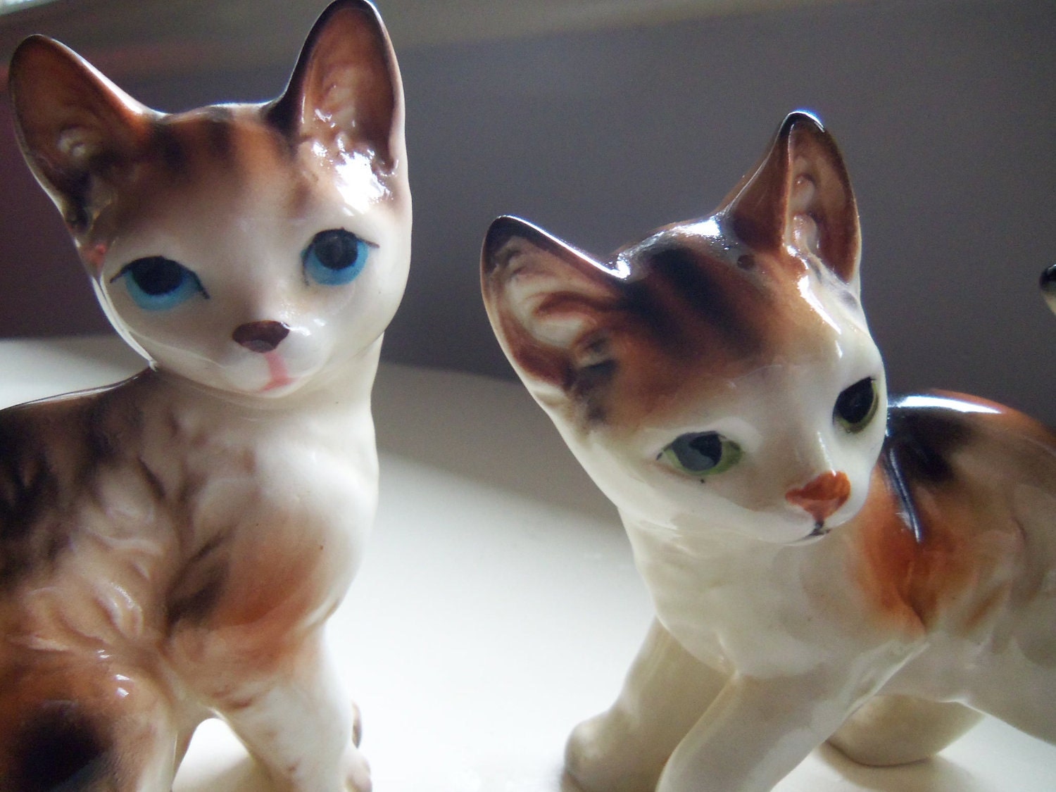 cat figurines japan