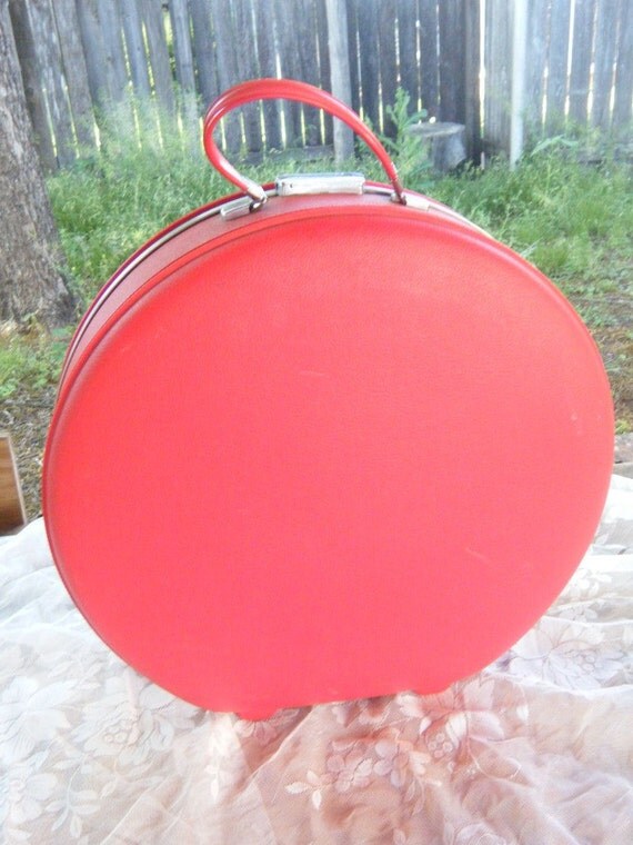 TIARA RETRO Round train case / Vintage RED Circular Luggage