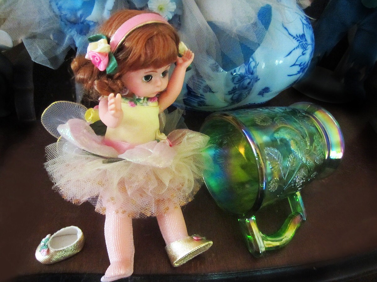 Green Carnival Glass Coffee Mug with Birds Akron 1983 Ohio