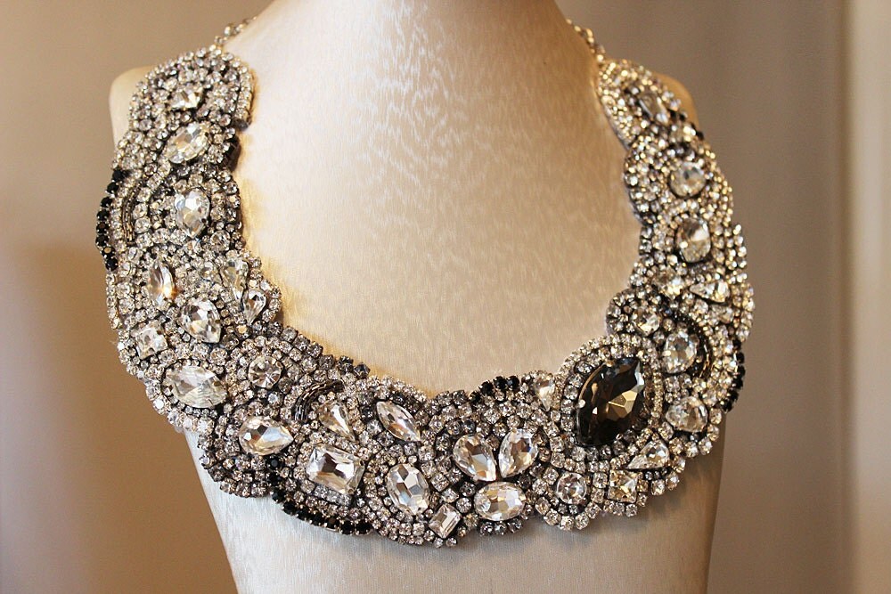 Stunning Gray and Black Crystal Rhinestones Necklace
