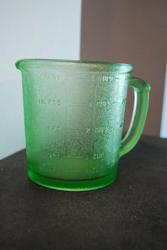 Lovely Vintage Green Glass Measuring Cup Oz Qt Depression Era
