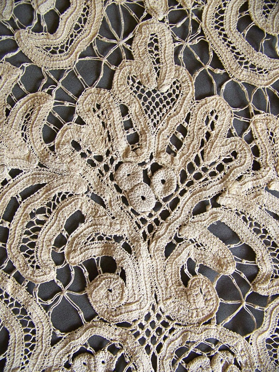 Antique lace panel Battenberg tape lace ecru dresser scarf