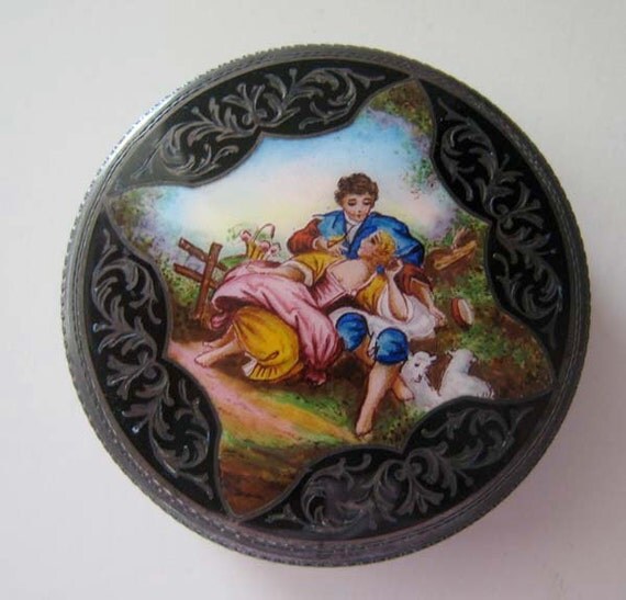 Ladies powder compact