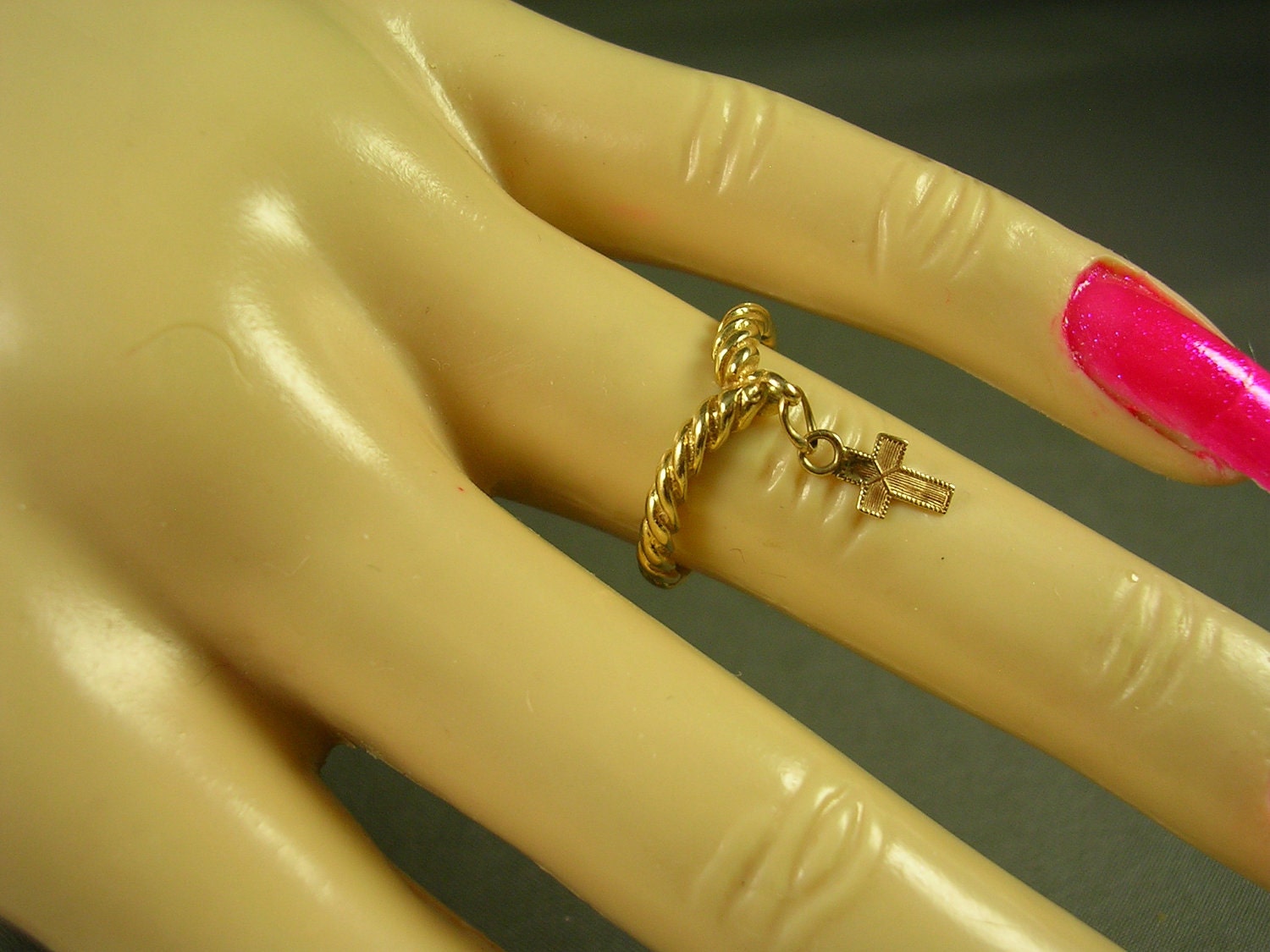 Cross Dangle Ring 14K YG Size 5 1970s Rope Design