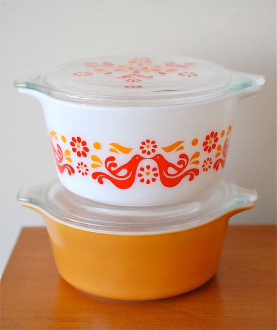Download Items similar to Vintage Pyrex Friendship Pattern Set of 2 Casseroles with Printed Lids : 473 ...