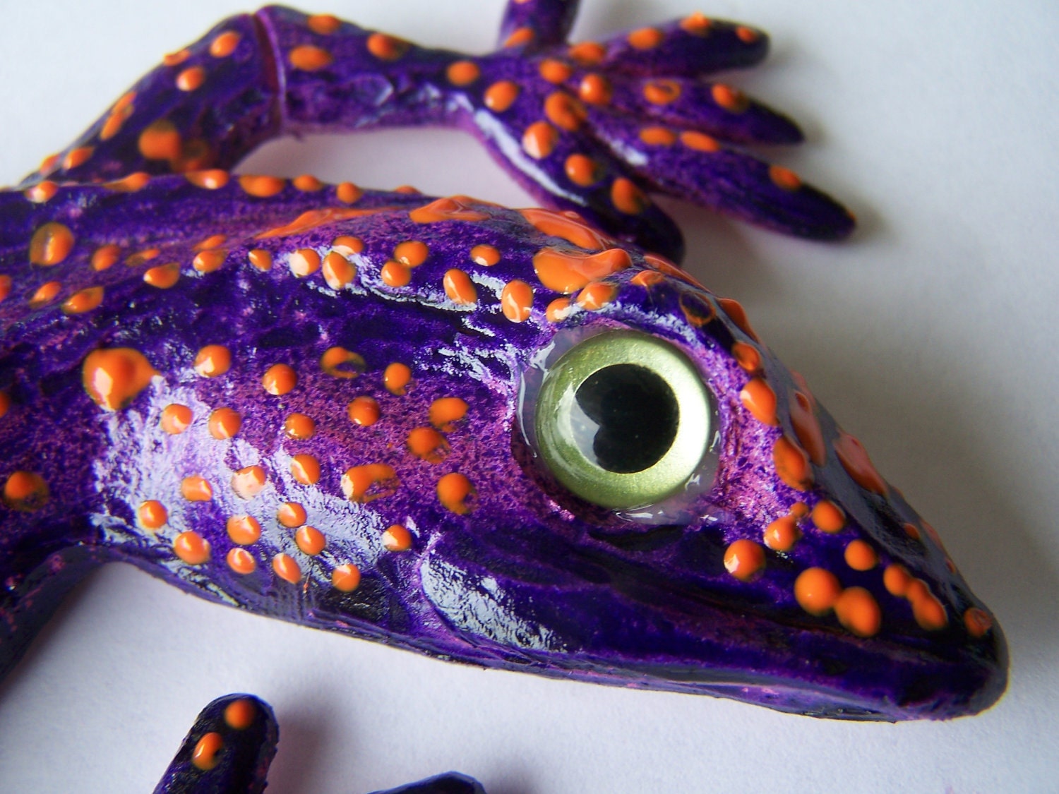 Purple gecko lizard wall hanging sculpture