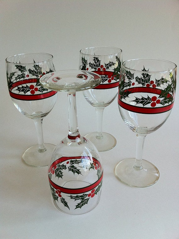 Libbey Glass Holiday Glasses Holly & Berries Wine Glass