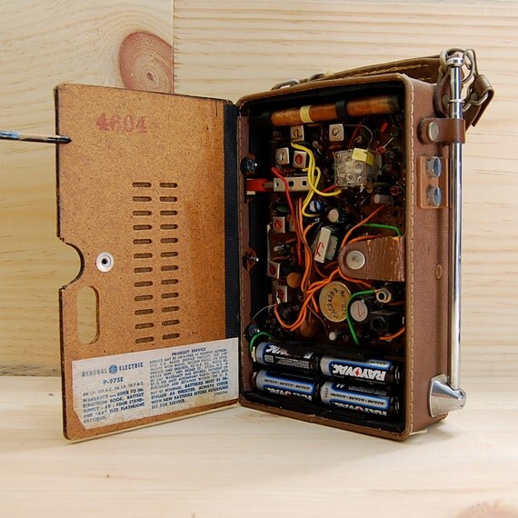 Vintage GE 1964 Portable Transistor Radio