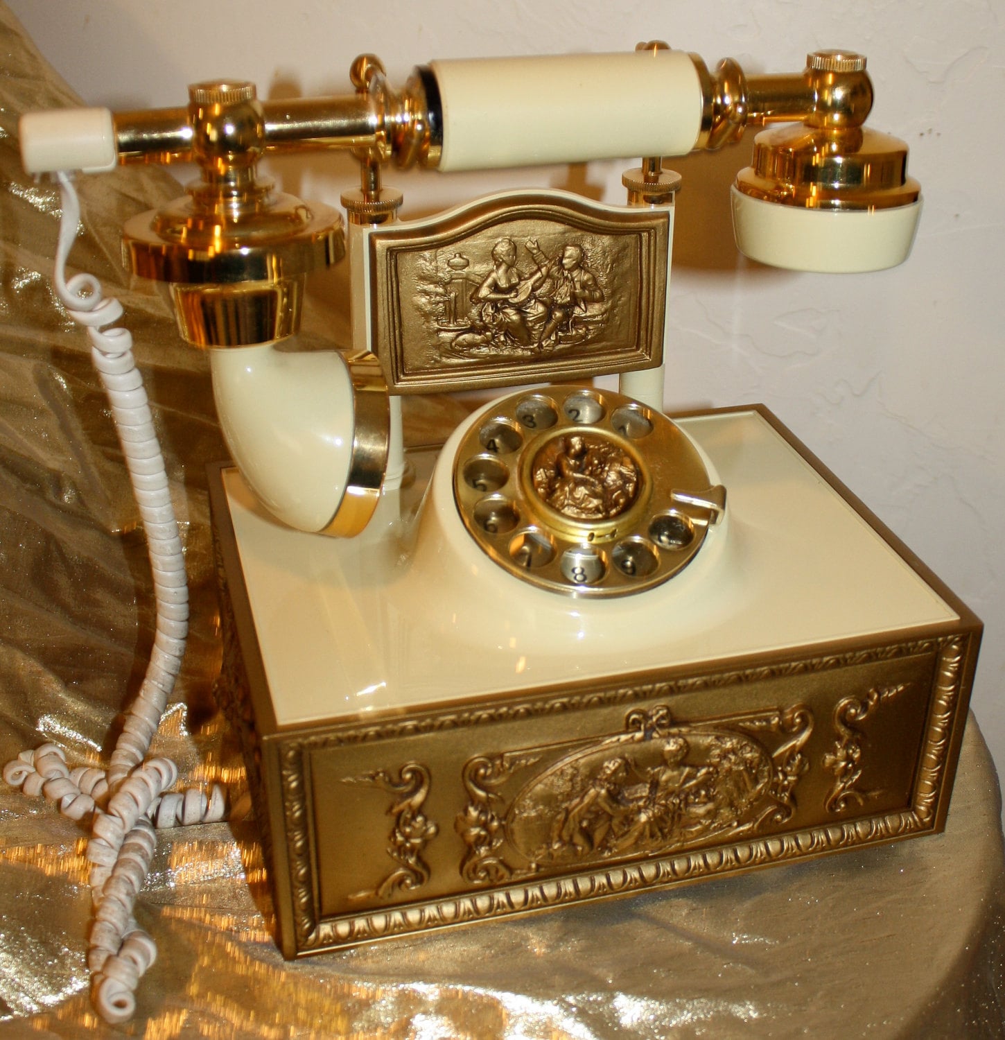 ANTIQUE GOLD Cradle phone