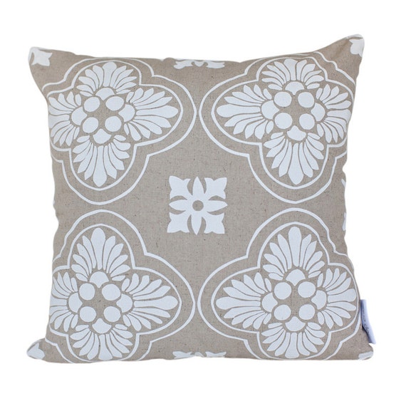 Cushion cover Moorish design. White design on sand/beige