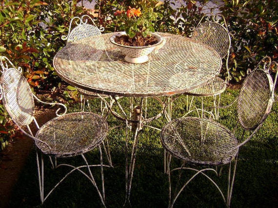 Vintage Bistro set Wrought Iron Round Table and 4 Chairs