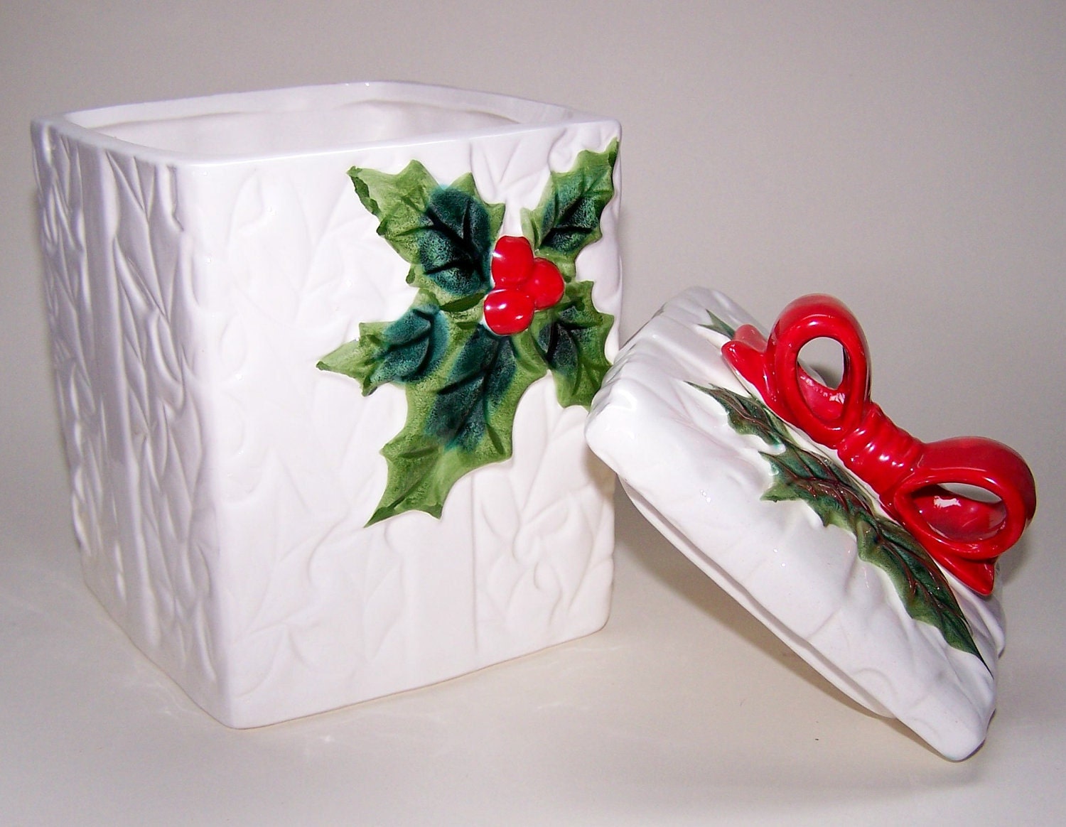 Vintage Japan LEFTON Holly Ceramic Gift Box WHITE Christmas