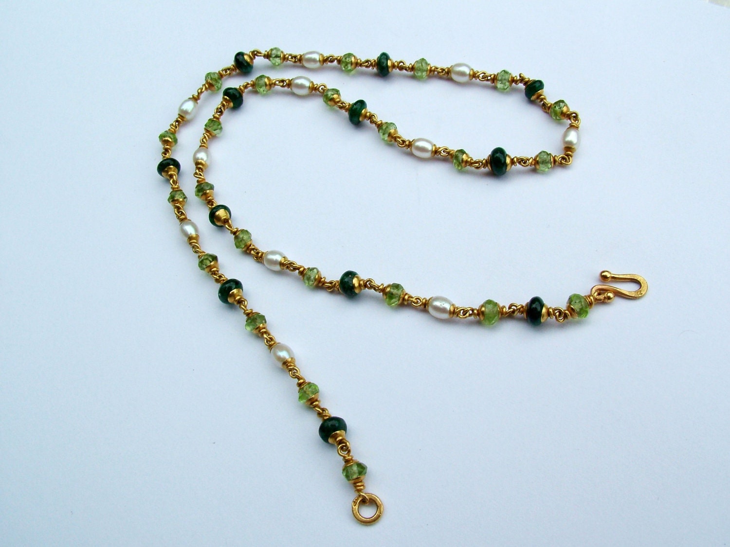 22k gold emerald peridot fresh water pearl necklace... by MonBedo