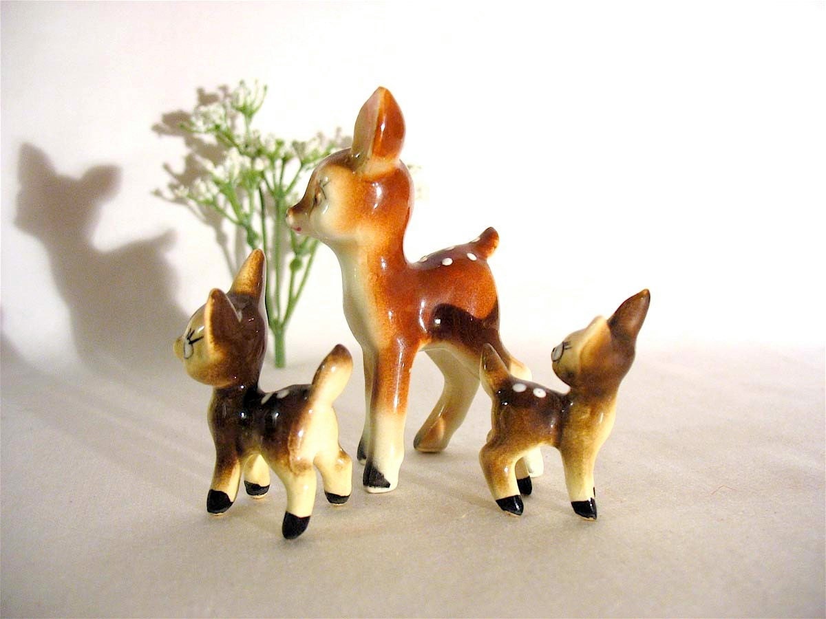 Vintage Deer Figurines Big Eyed Mini Doe & Fawn Family