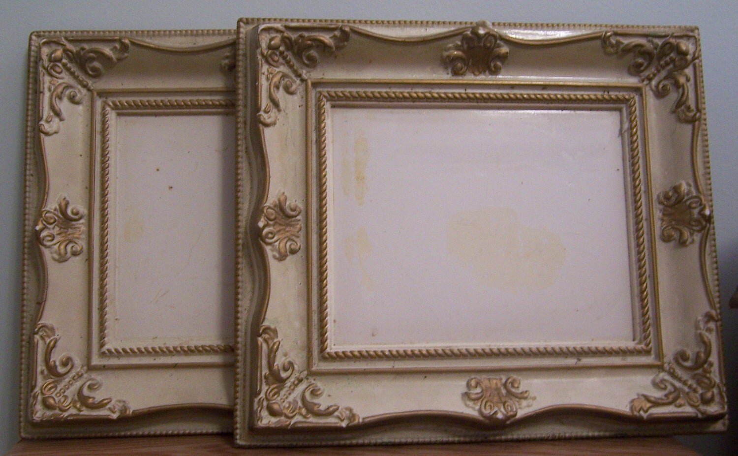 1950's Wondura plastic picture frame set with