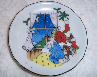 Sweet Little Vintage Christmas Plate Made in Japan