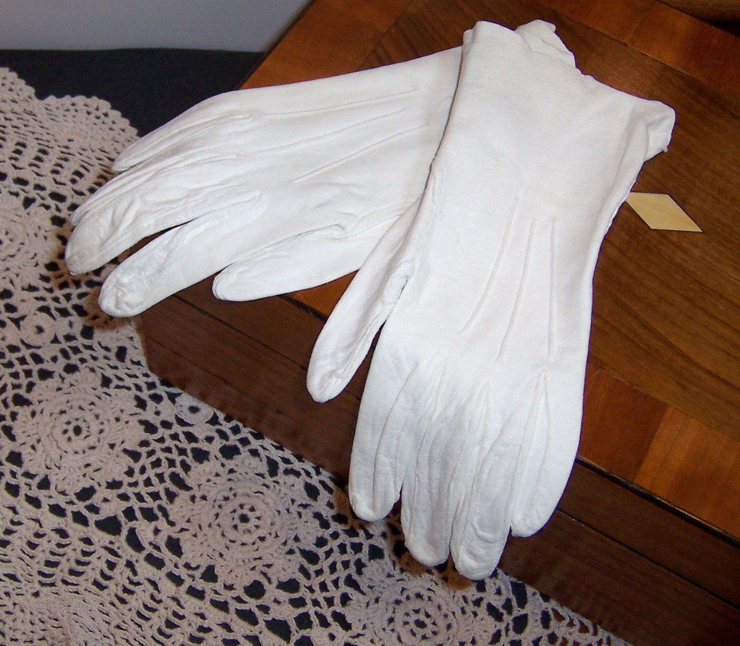 Kid Leather Gloves 1950's Vintage White Mad Men Era Small
