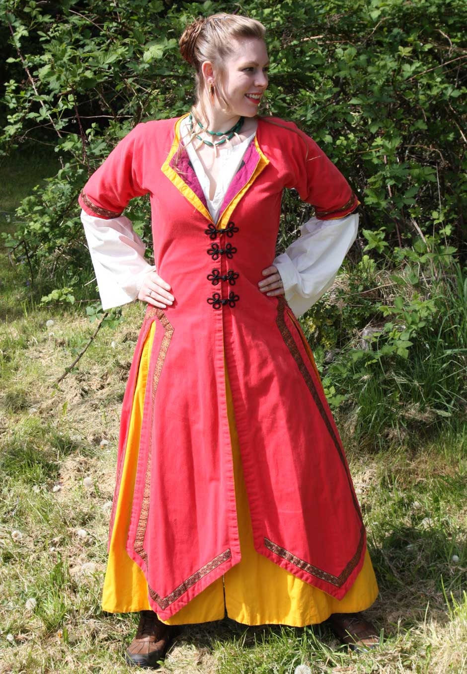 Split Skirt Battle Dress | Battle dress, Medieval clothing, Ancient ...