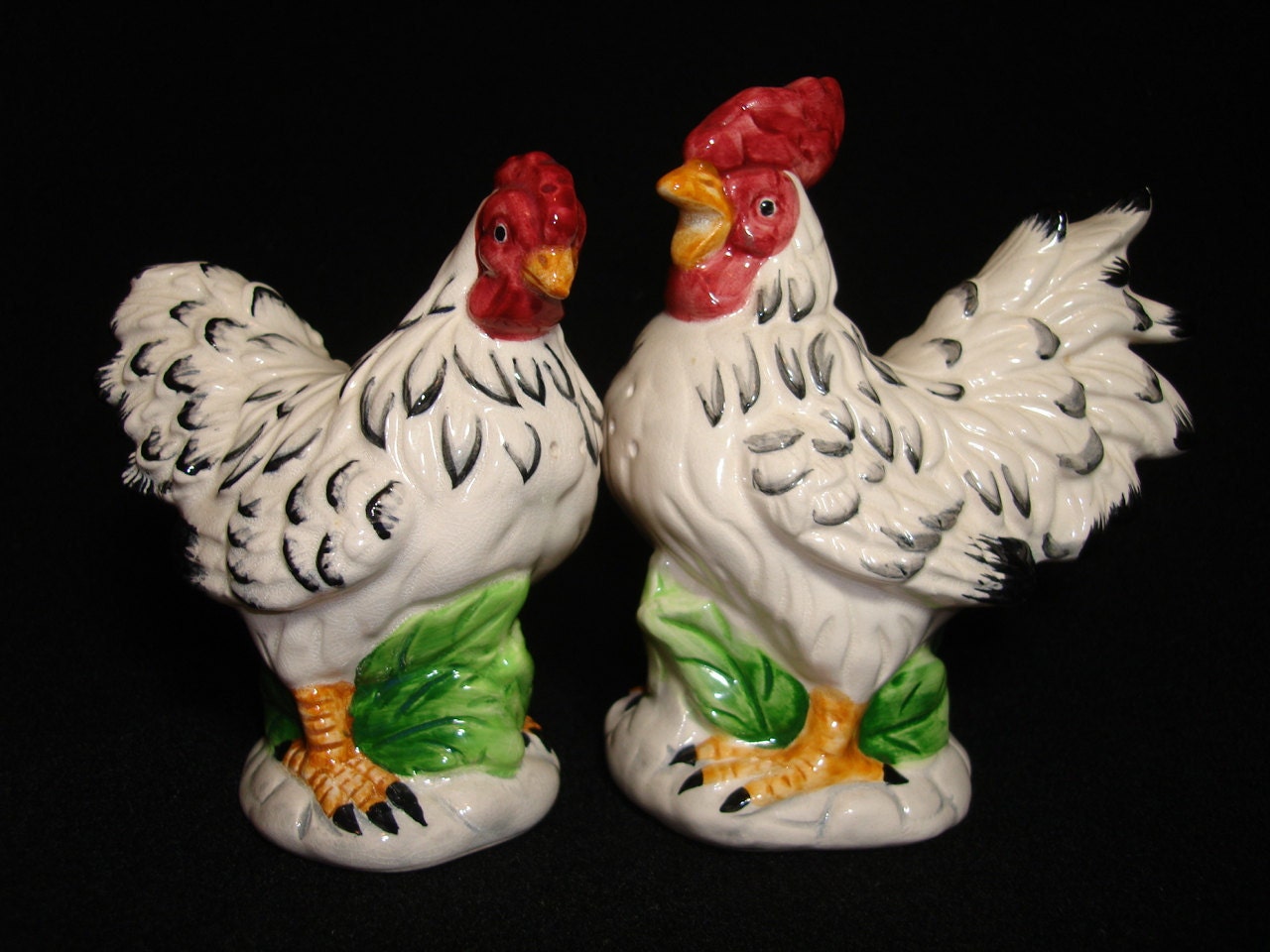 VINTAGE CERAMIC CHICKENS Salt and Pepper Shakers