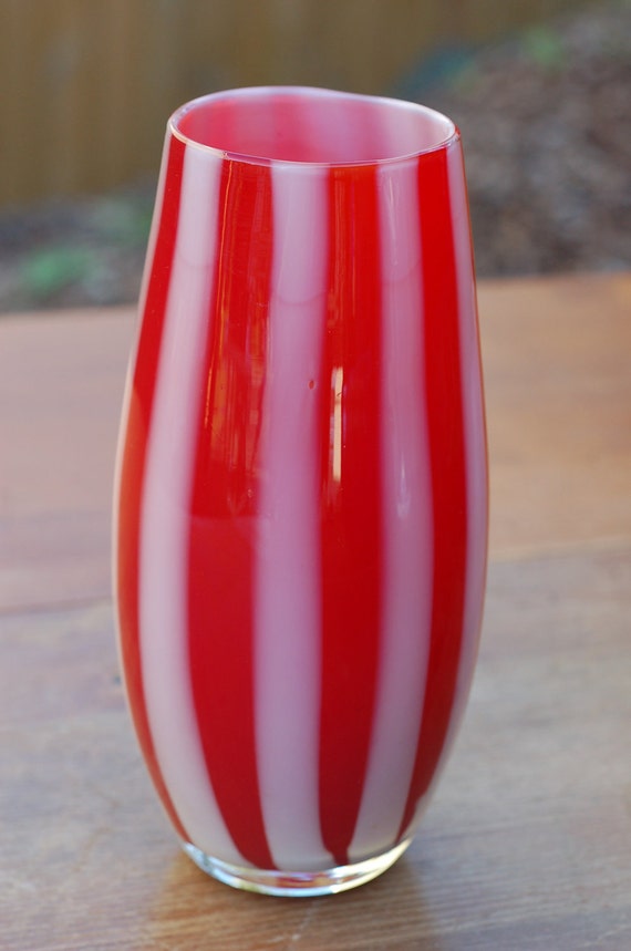 Stunning Vintage Glass Red and White Candy Stripe Vase