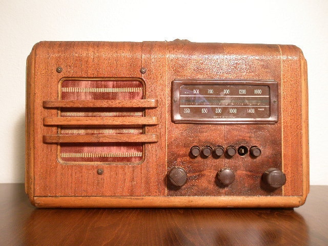 RESERVED LISTING VINTAGE 1940 Delco Radio Model 1140