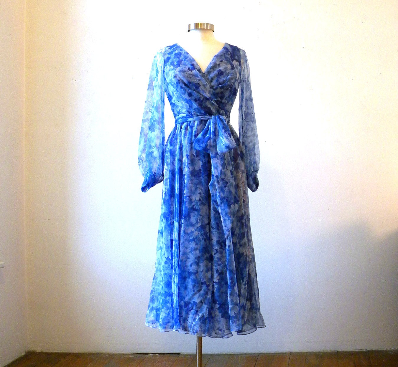 Floaty Chiffon Dress / Maxi Dress 70s Blue Floral / Wrap Style