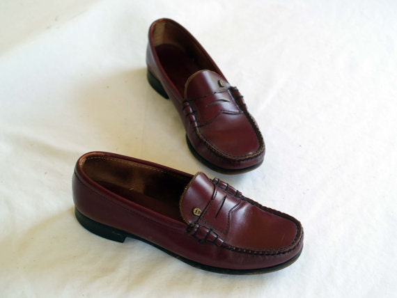vintage etienne aigner penny loafers. burgundy leather. womens