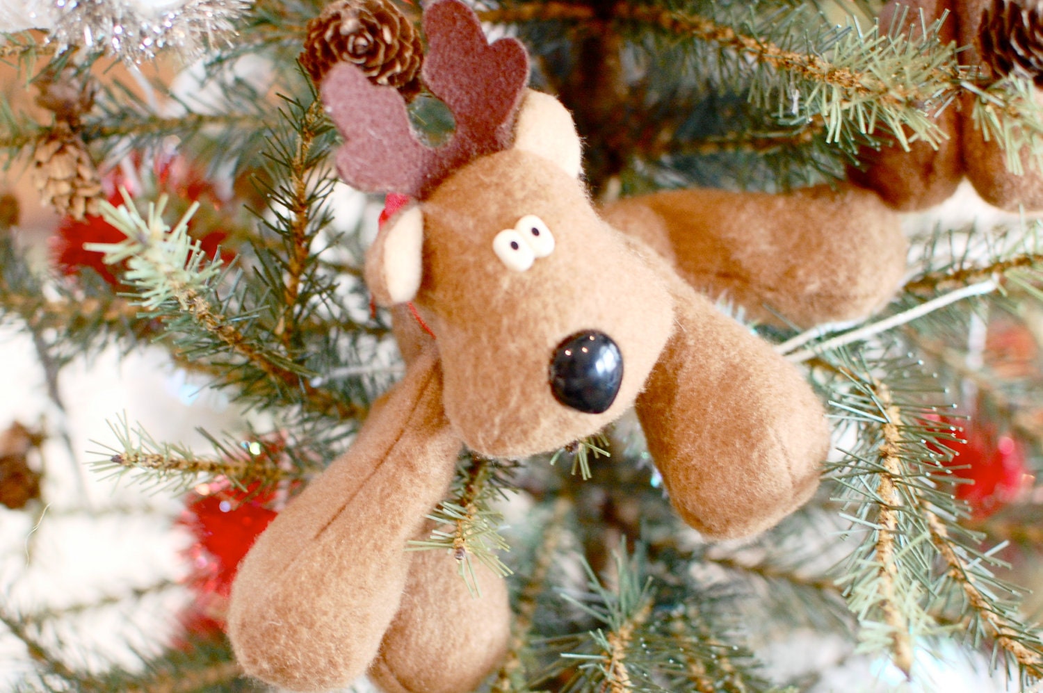 hallmark stuffed reindeer