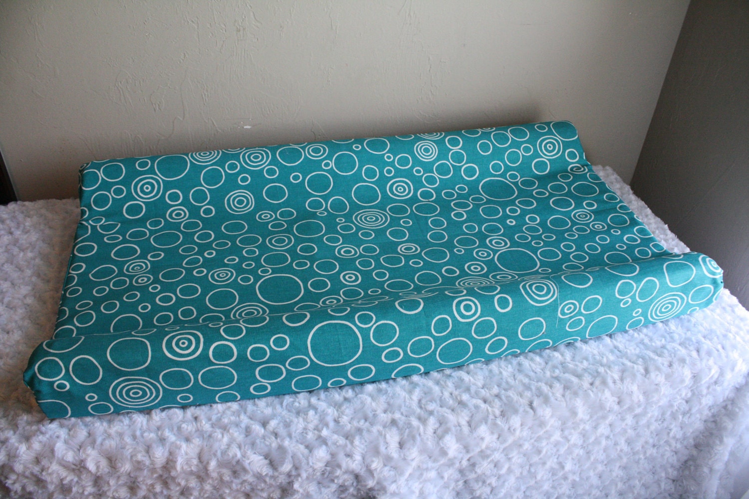 Turquoise Circles Contour Changing Pad Cover