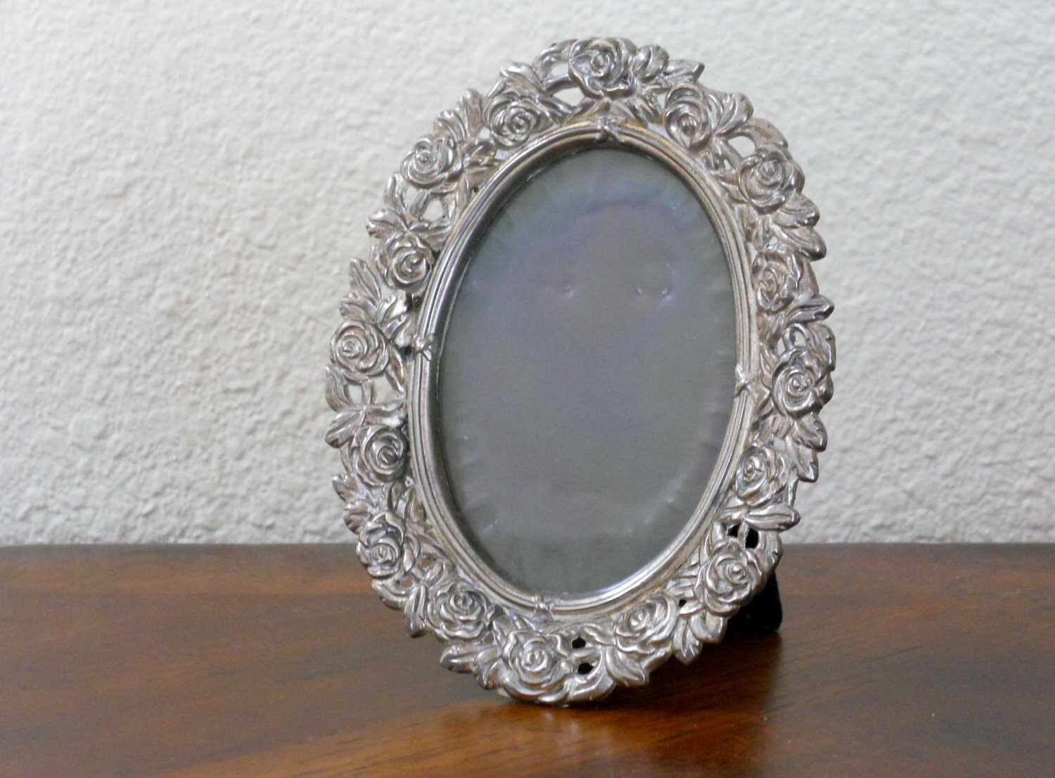 Vintage Silver Metal Oval Picture Frame by carmichaelcollection