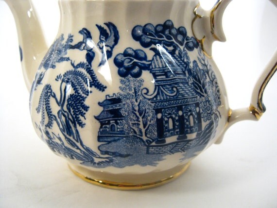 Blue Willow Sadler China Teapot Made In England