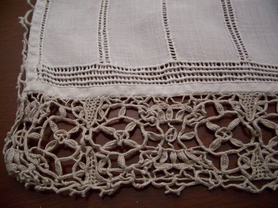 Elegant Vintage Art Deco Table Runner Linen and Needle Lace
