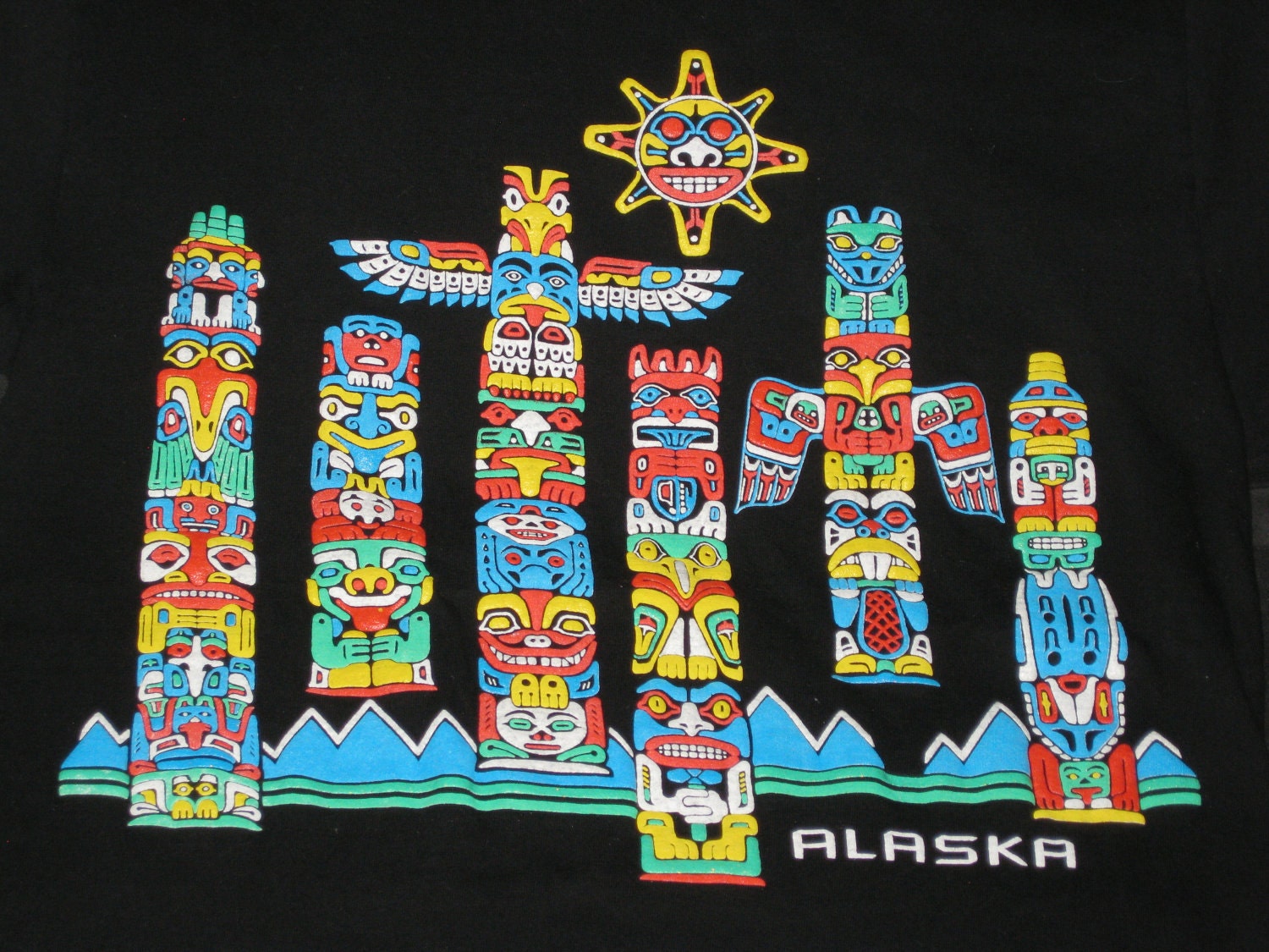 Vintage 1990s Totem Pole Alaska Graphic T Shirt